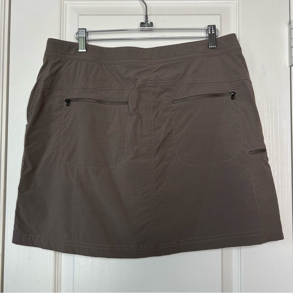 L.L. Bean Water-Repellent Comfort Trail Skort - Picture 4 of 13
